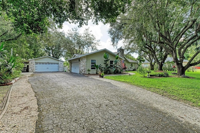 single story home featuring a front yard