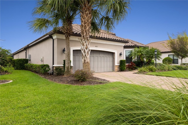 view of front facade featuring a garage and a front lawn