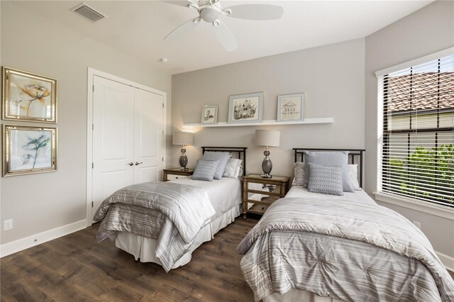 bedroom with dark wood-type flooring, ceiling fan, and a closet