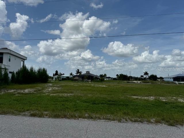 Listing photo 3 for 3711 NW 9th Ter, Cape Coral FL 33993