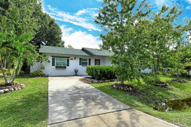 ranch-style home featuring a front yard