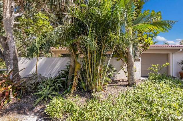 3601 Quail Hollow Ln, Bradenton, FL 34210 - view of property exterior with stucco siding, fence, and a tile roof
