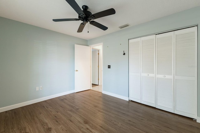 3601 Quail Hollow Ln, Bradenton, FL 34210 - unfurnished bedroom with dark wood-style floors, baseboards, a closet, and ceiling fan