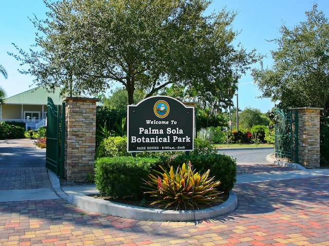 view of community / neighborhood sign