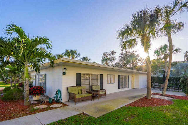 view of front of property featuring a patio