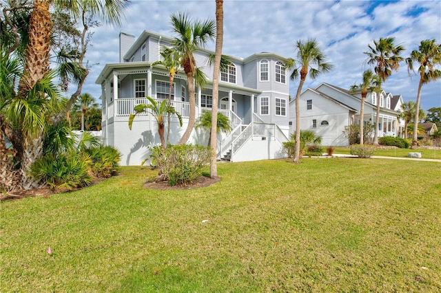 view of front of property featuring a front yard