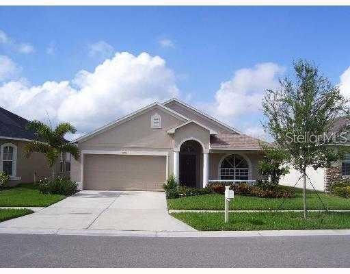 single story home featuring a garage