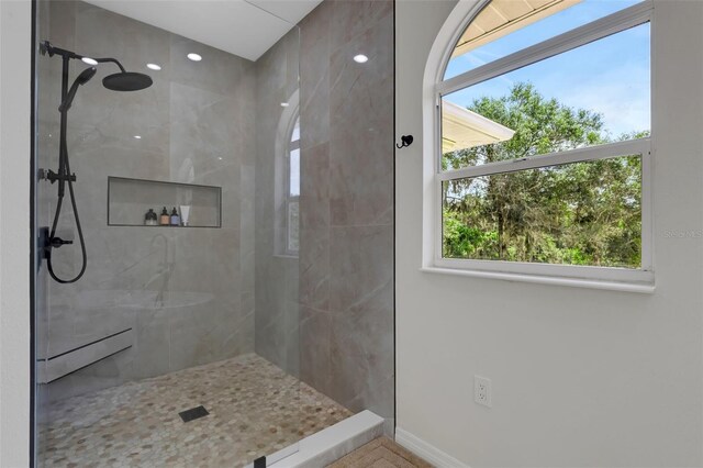 bathroom featuring tiled shower