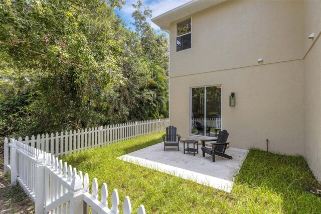 view of yard with a patio area