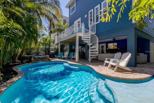 view of pool with an in ground hot tub and a patio area