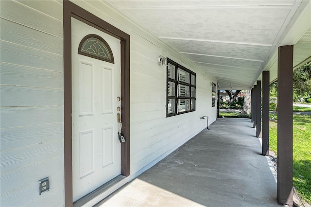 property entrance featuring covered porch