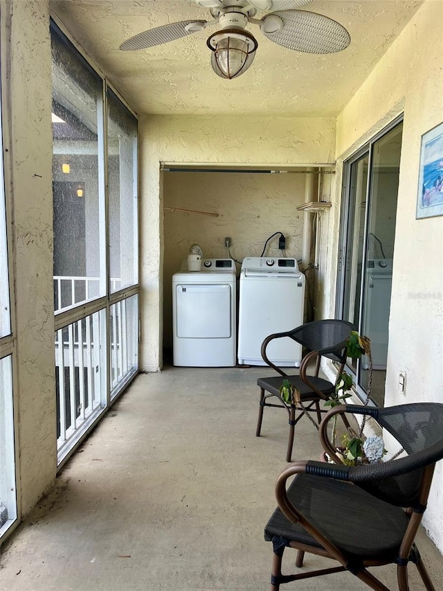 laundry room with a textured wall, independent washer and dryer, laundry area, and ceiling fan