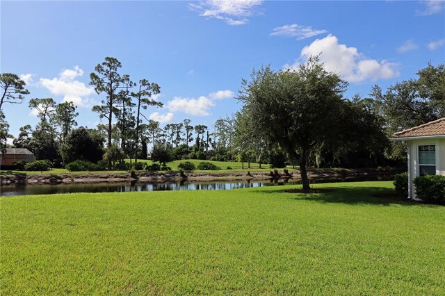 view of yard featuring a water view