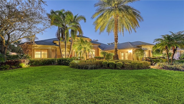 view of front of house featuring a front yard