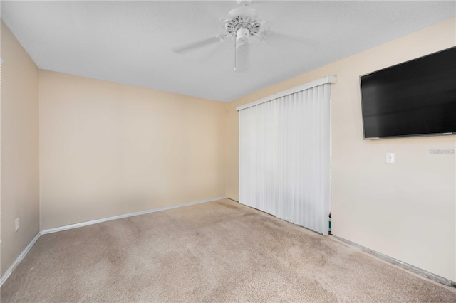 unfurnished room with light carpet and ceiling fan