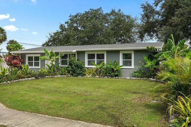 ranch-style home featuring a front lawn