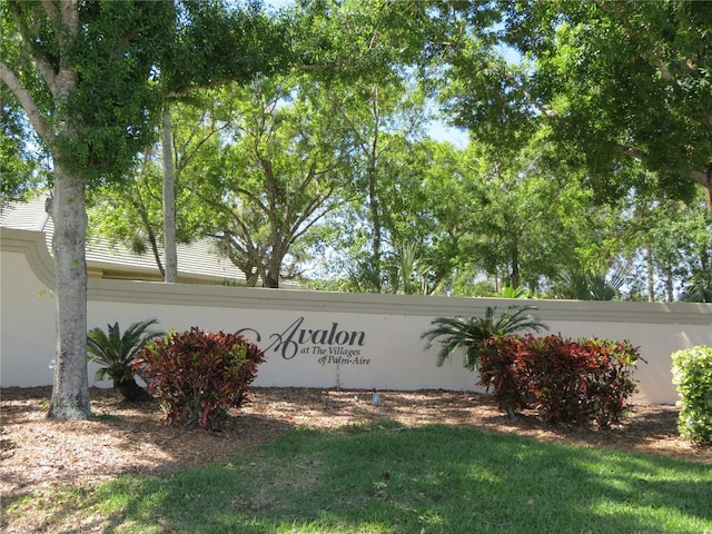 view of community / neighborhood sign