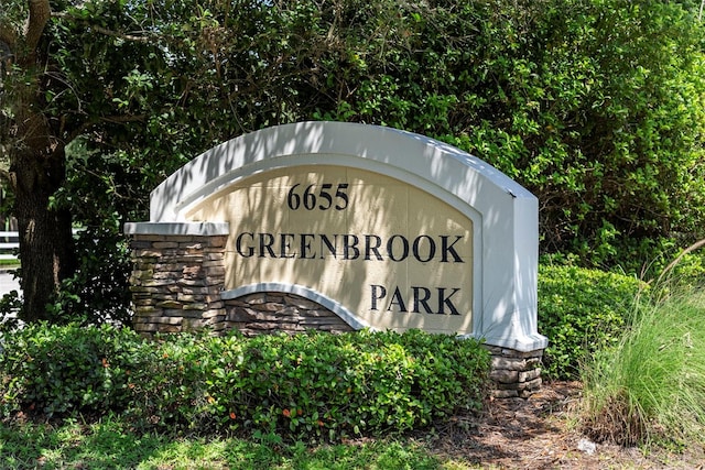 view of community / neighborhood sign