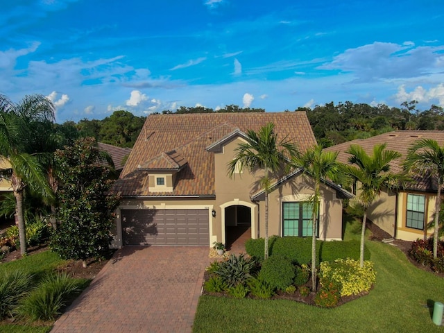 view of front facade featuring a garage and a front lawn