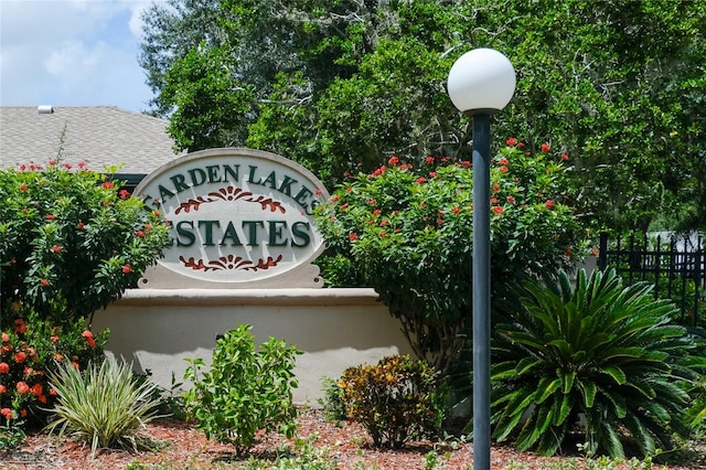 view of community / neighborhood sign