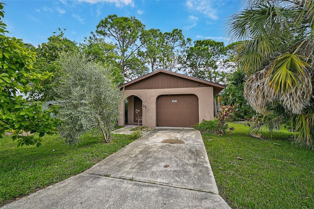 view of front of house featuring a garage and a front yard