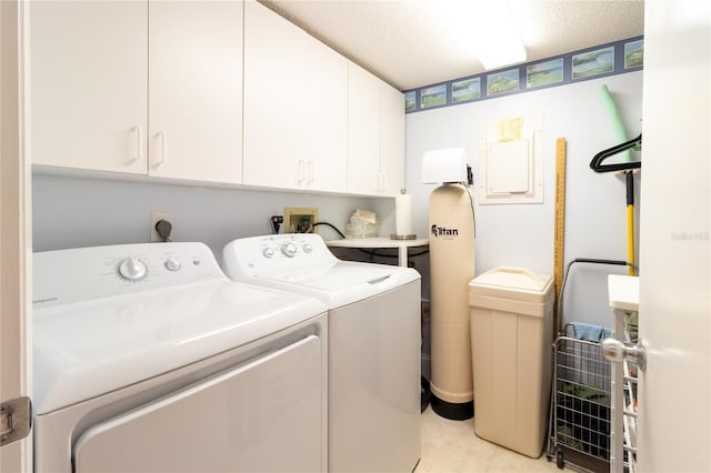 washroom featuring light tile patterned flooring, cabinets, independent washer and dryer, and a textured ceiling