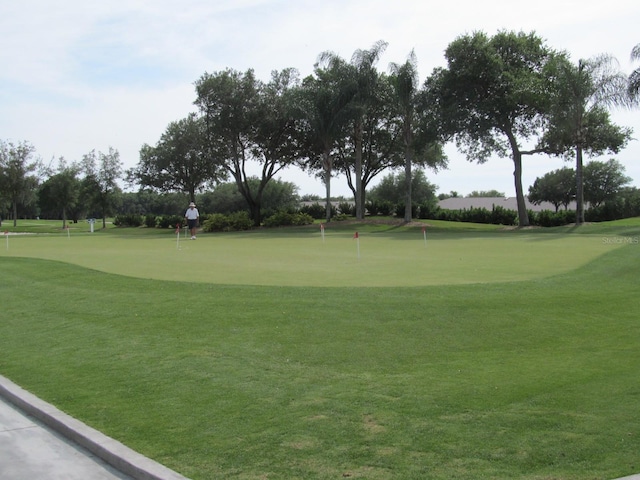 view of property's community featuring view of golf course