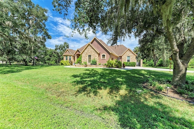 view of front of home featuring a front lawn