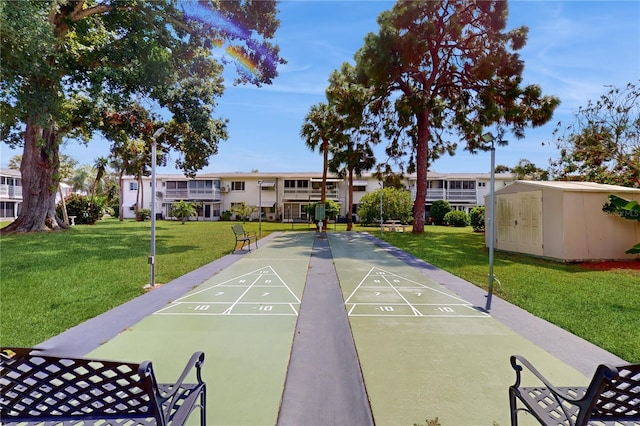 view of property's community featuring a lawn