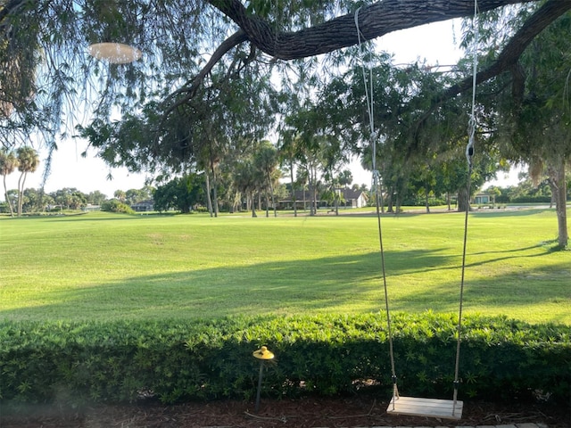 view of property's community featuring a lawn