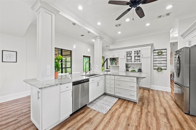kitchen with visible vents, a peninsula, ceiling fan, a sink, and appliances with stainless steel finishes
