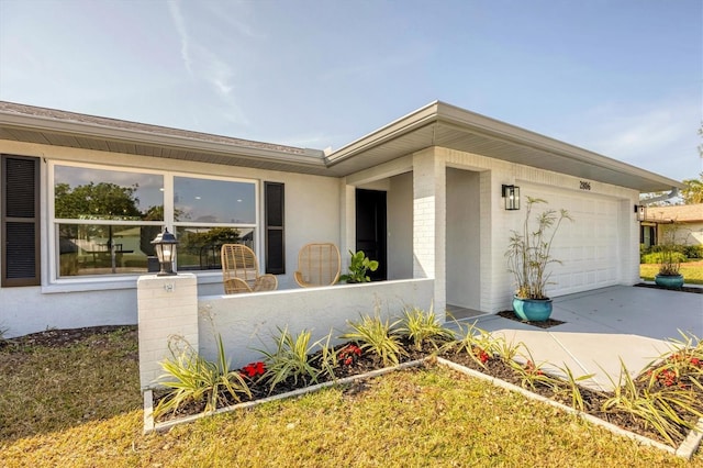 single story home featuring a garage