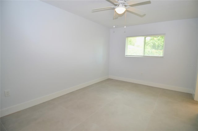 empty room with ceiling fan