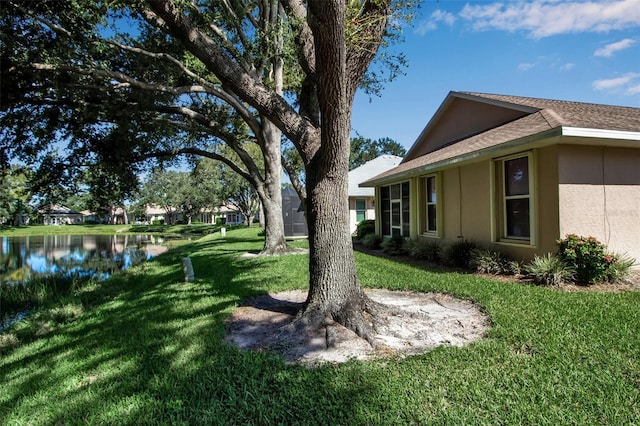 view of yard featuring a water view