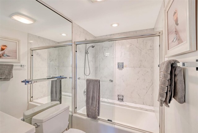 bathroom with enclosed tub / shower combo, recessed lighting, and toilet