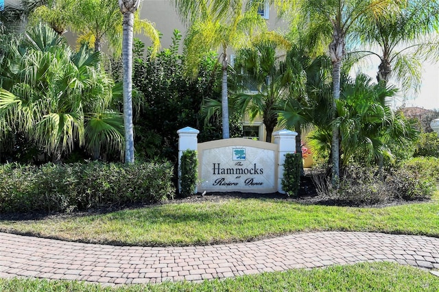 view of community / neighborhood sign