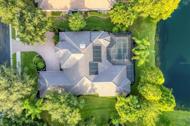 bird's eye view with a water view