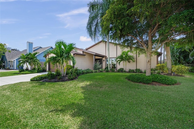 view of front of property with a front yard