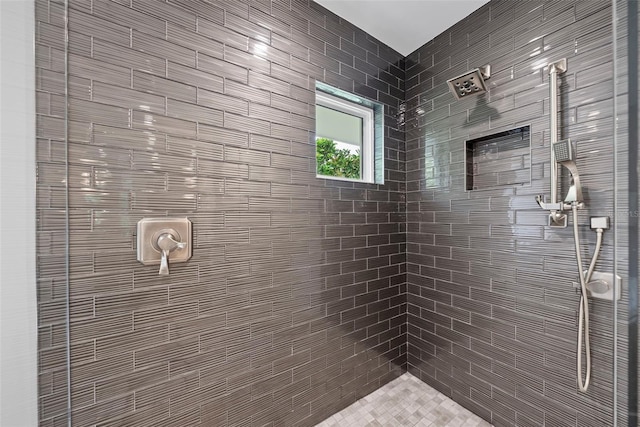 bathroom featuring tiled shower