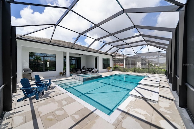 view of swimming pool with a lanai, a patio, ceiling fan, and an in ground hot tub