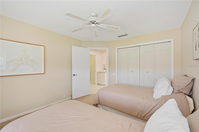 4995 Pepperwood Pl, Venice, FL 34293 - bedroom featuring a closet, a textured ceiling, visible vents, and a ceiling fan