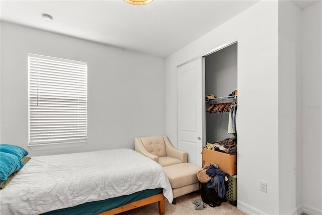 bedroom featuring carpet floors and a closet