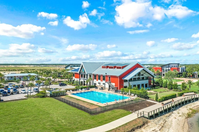 view of swimming pool with a yard