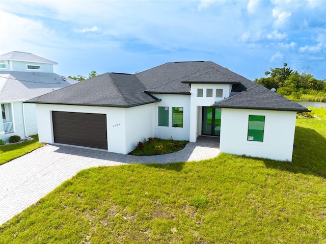 view of front of property featuring a front lawn and a garage