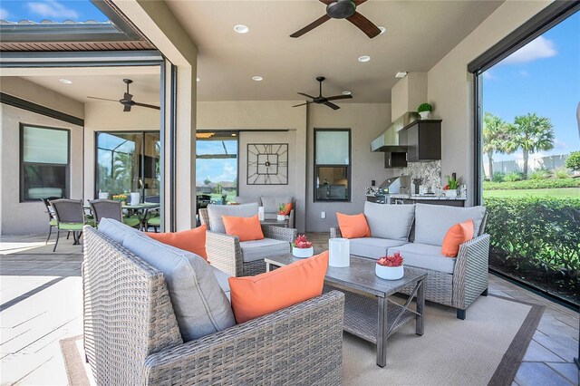 sunroom with ceiling fan