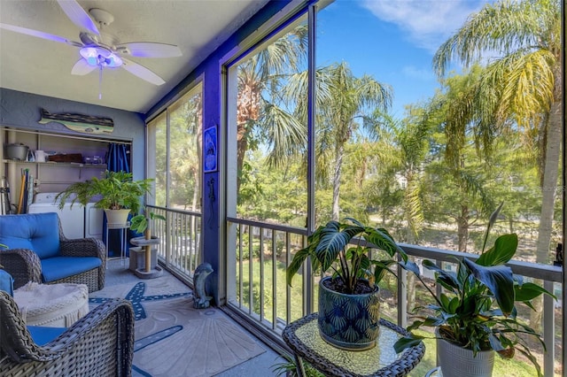 sunroom / solarium featuring ceiling fan