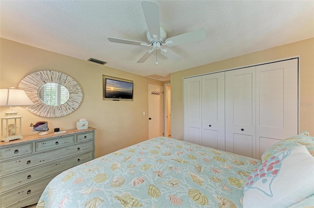 136 Crescent Dr, Anna Maria, FL 34216 - bedroom with a ceiling fan, a textured ceiling, visible vents, and a closet