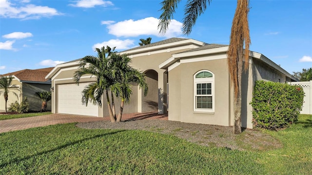 view of front of house featuring a garage and a front yard