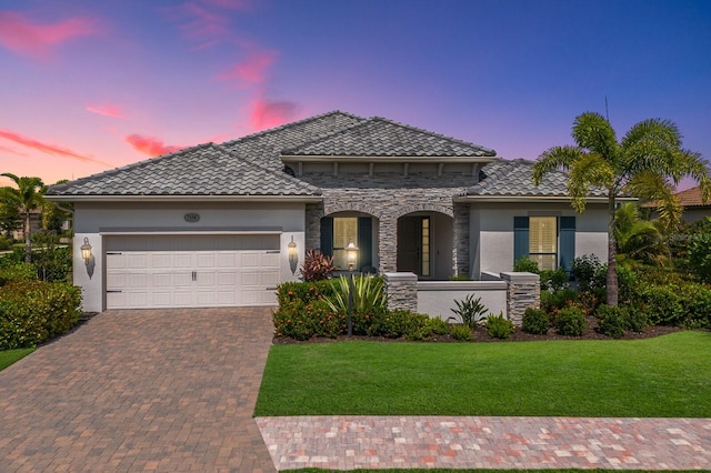 view of front facade with a garage and a yard