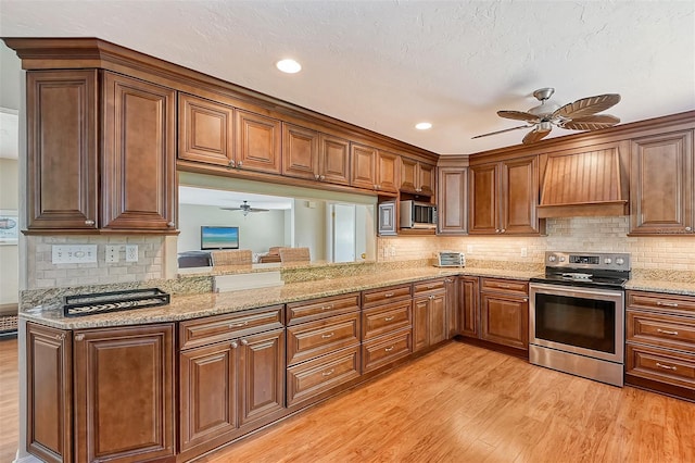 1833 Sandalwood Dr, Sarasota, FL 34231 - kitchen featuring appliances with stainless steel finishes, ceiling fan, light wood-type flooring, backsplash, and recessed lighting